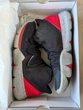 • Nike • Kyrie 5 Bred 2019 •